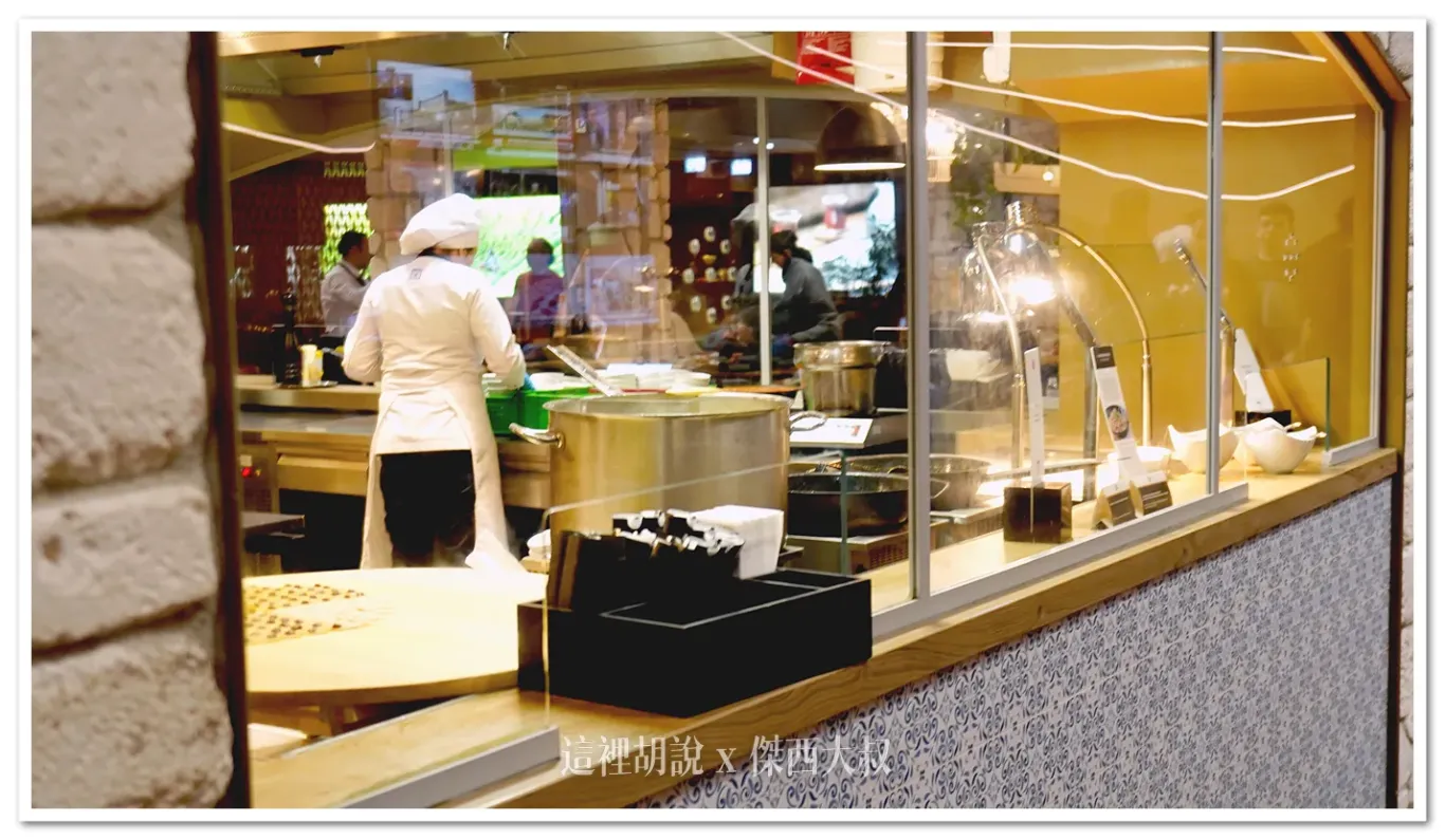 土耳其航空 伊斯坦堡機場的金卡貴賓室 接近C1登機門：餐食區域