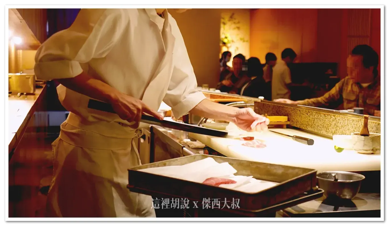 用這麼長的刀子來處理魚料,算是相對少見的 用這麼長的刀子來處理魚料,算是相對少見的