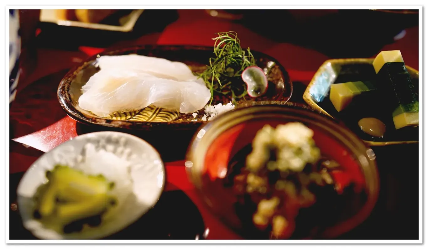 沖繩那霸 くにんだ那覇 會席料理上菜 一次吃到沖繩在地料理 - 這裡胡說 JL TALKS