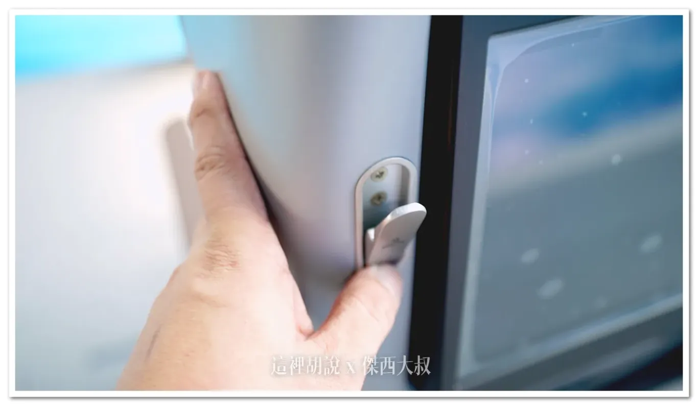 A clothing hook is located next to the screen (excluding the first row).