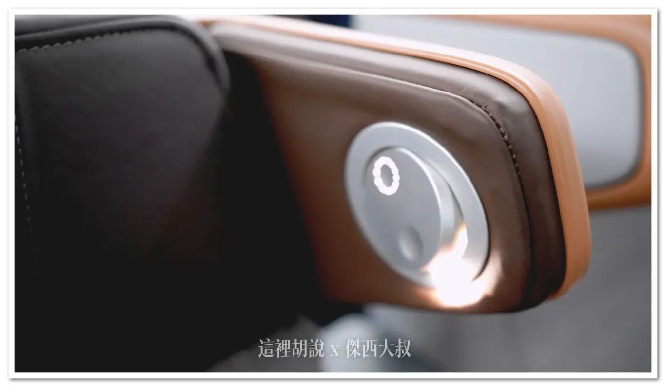 A reading light is also installed in the side panel area. Simply push it downward to turn on the light.