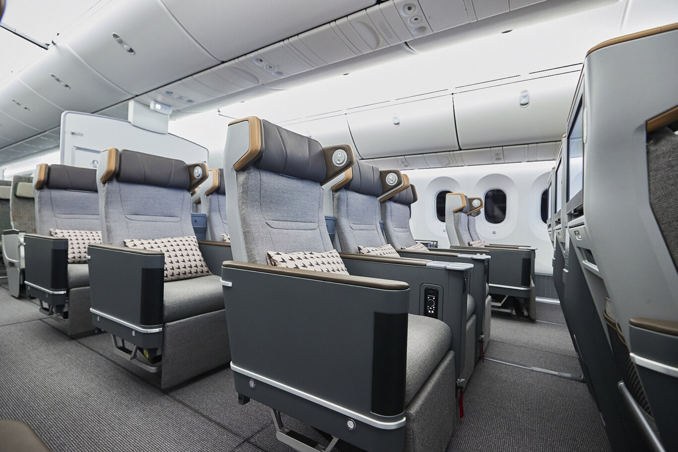 Each seat is equipped with a footrest that can be raised to provide calf support.(Photo source: EVA Air)