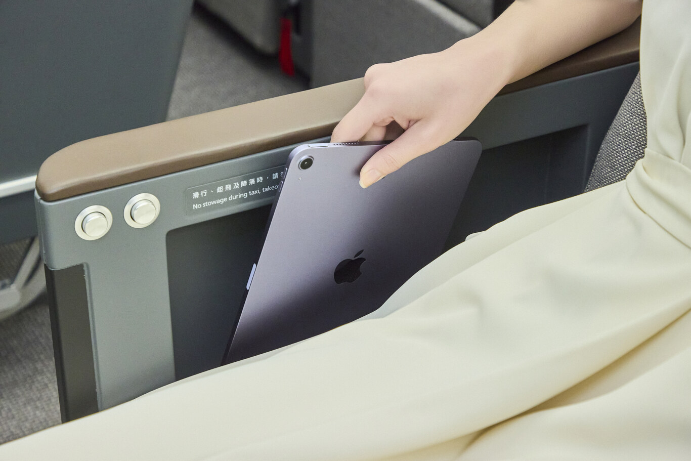 Tablet placement example(Photo source: EVA Air)