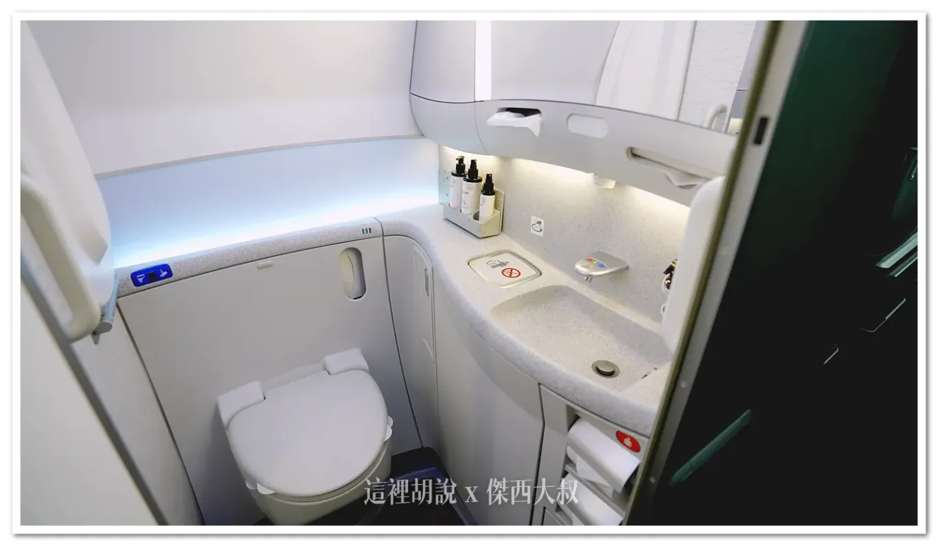 The Business Class and Premium Economy Class share the restroom at Door 2 on the 787. Business Class passengers also have access to an additional restroom at Door 1. The two restrooms at Door 2 are shared with Premium Economy Class.The photo shows the restroom on the left side of Door 2, while the larger accessible restroom is located on the right side of Door 2.