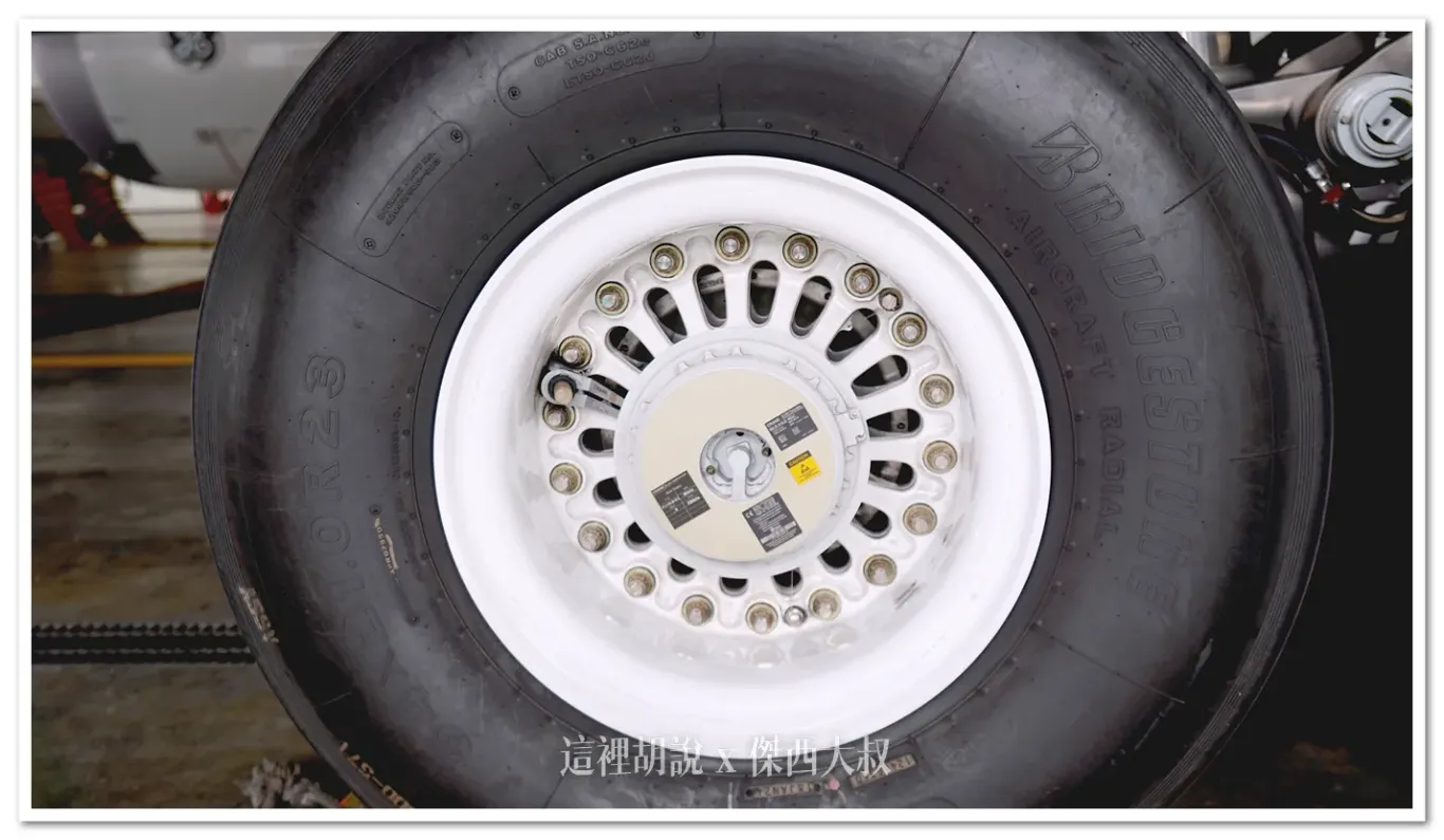 三艙等 787-9 B-17887：普利司通 BRIDGESTONE 輪胎