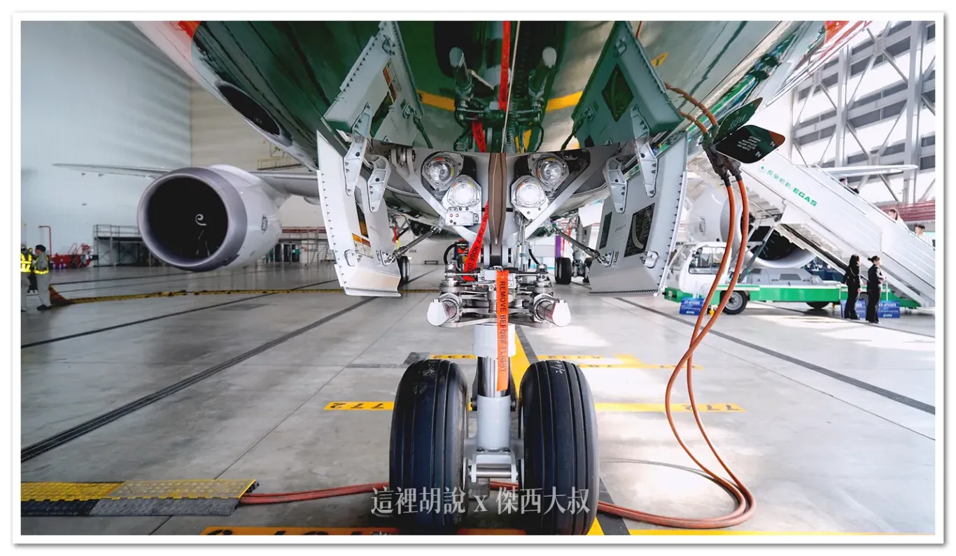 長榮航空機隊  三艙等 787-9/78P B-17887 長榮第一台三艙等787記者會 豪華經濟艙發表現場飛機外觀照片集：鼻輪