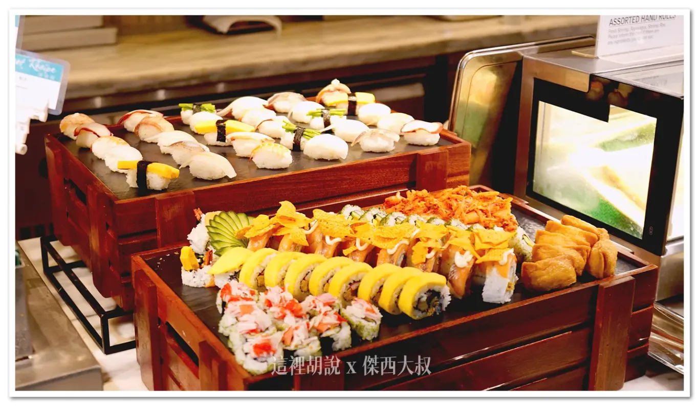 在一旁還有握壽司以及花壽司