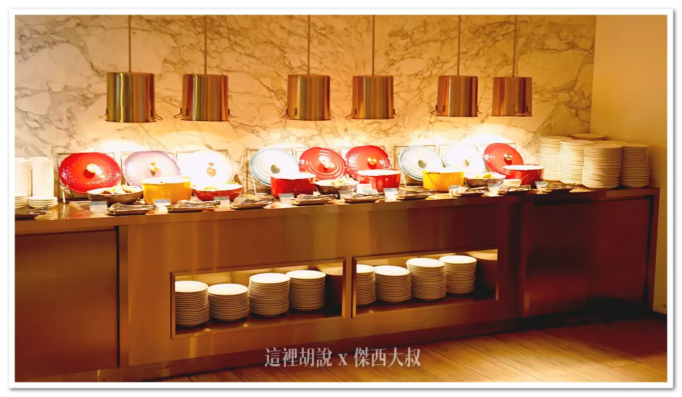 台中李方艾美酒店 新食譜全日自助餐廳 交通便利 海鮮牛排異國料理豪華上桌：異國風味熱菜區
