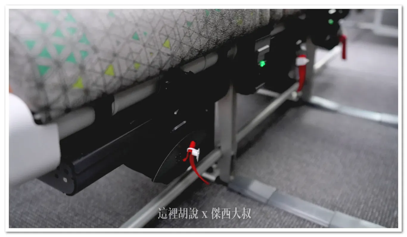 2025/3/1 長榮航空三月一日起禁止在機上使用行動電源 - 這裡胡說 JL TALKS