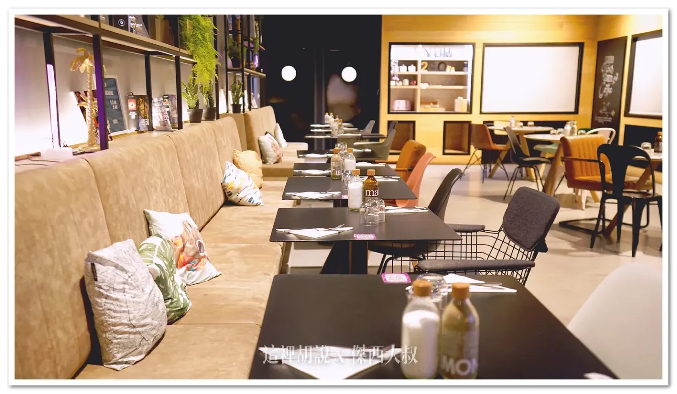 在大廳的另外一角則是附設餐廳，入內需要點餐