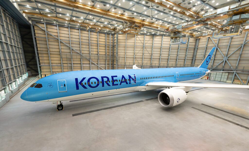 在 「Rising Night」 活動中公開的全新塗裝客機（大韓航空波音 787-10）
