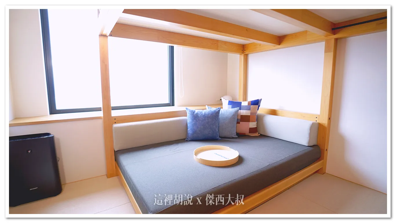 設置大型沙發做為起居空間 設置大型沙發做為起居空間