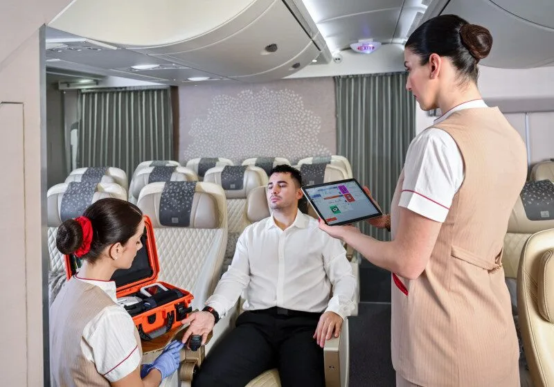 『新型遠端醫療站』阿聯酋航空和 Parsys透過機上遠端醫療套件連線  提供地面醫師多資訊來拯救生命 - 這裡胡說 JL TALKS