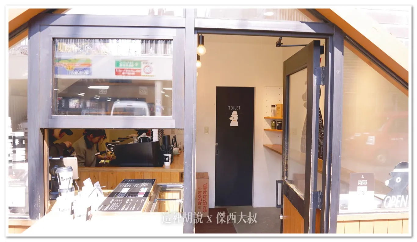 店內的空間真的不大，主要設計給外帶用