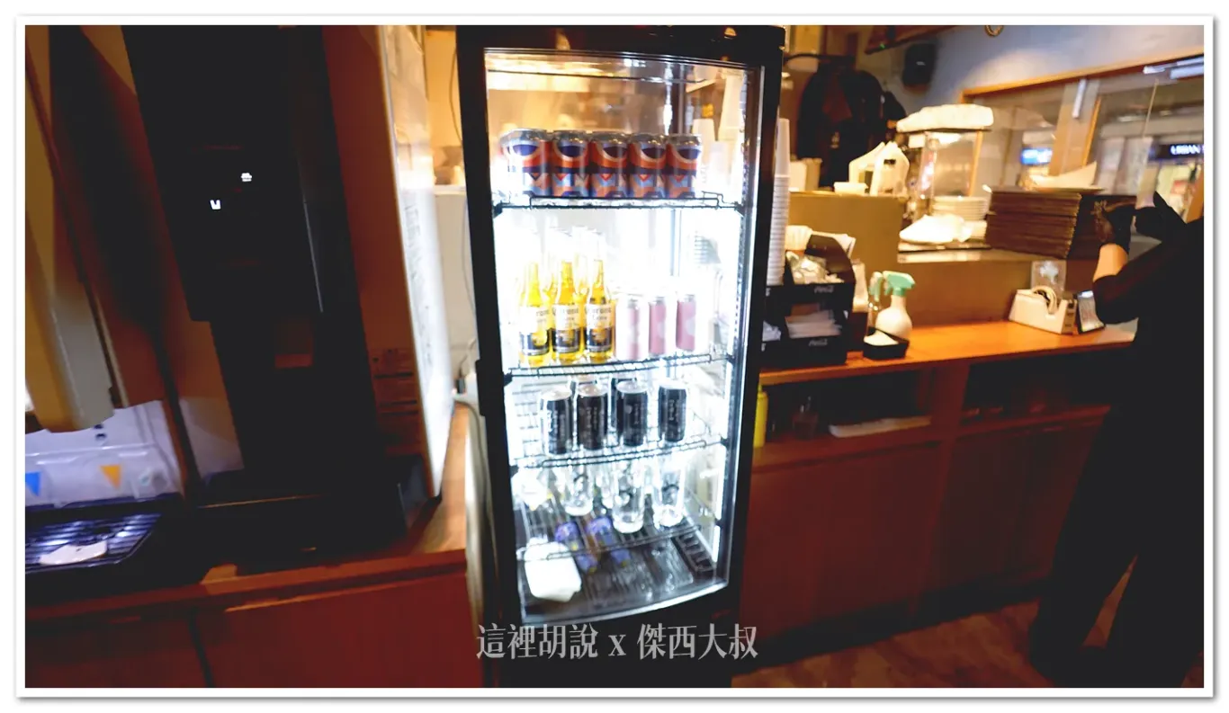 北海道札幌薄野 和牛漢堡 SHOGUN BURGER（將軍漢堡） 薄野店 限定羊肉漢堡 賣完為止：用餐空間