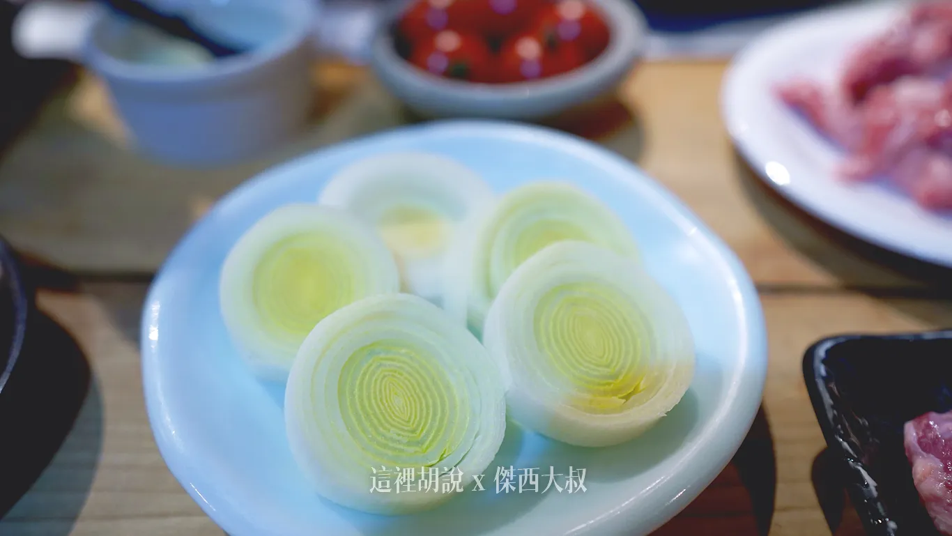 圓蔥也是非常常見的食材，烤過之後會變的香甜