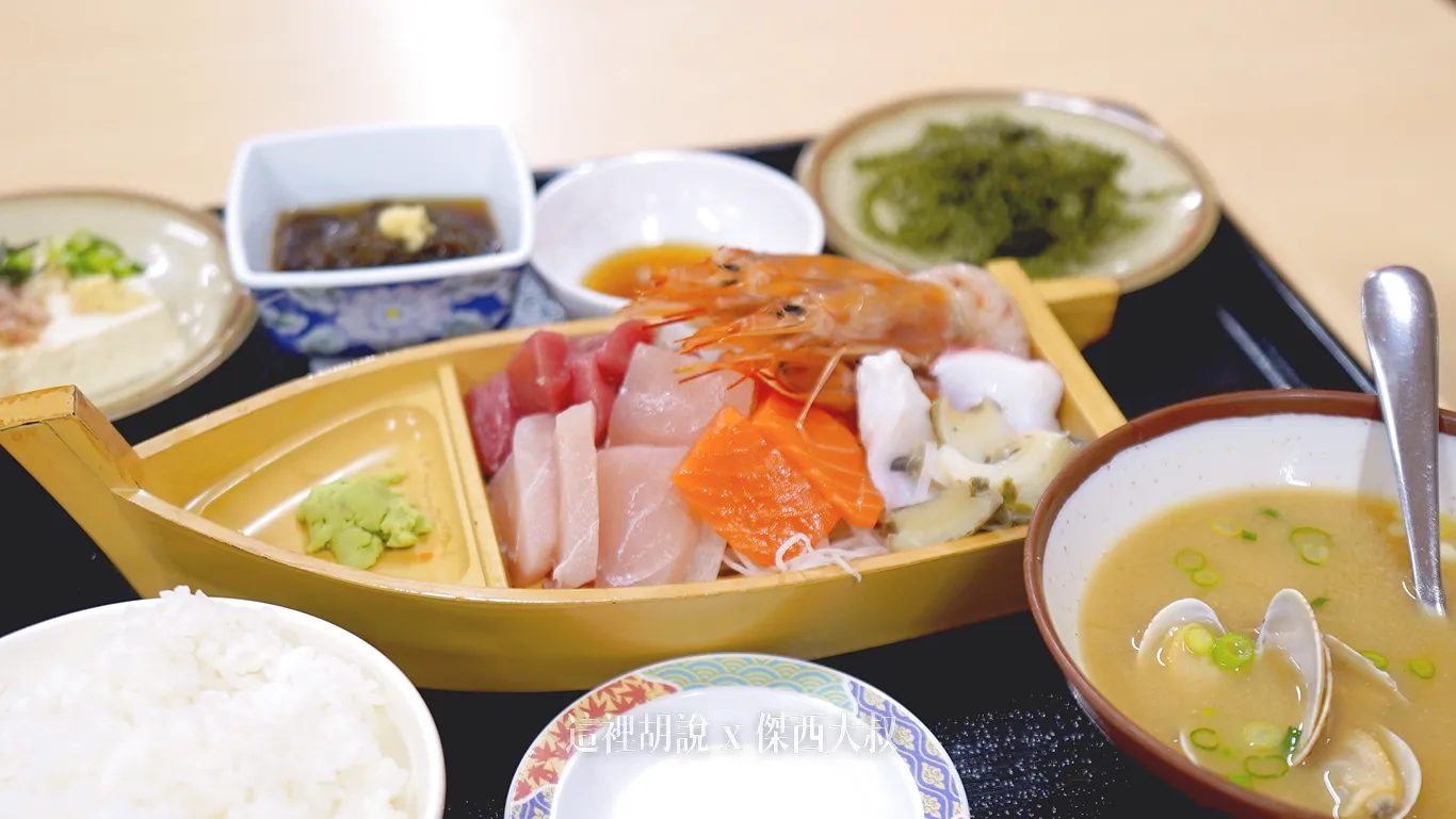 這個套餐的主要重點就是生魚片船
