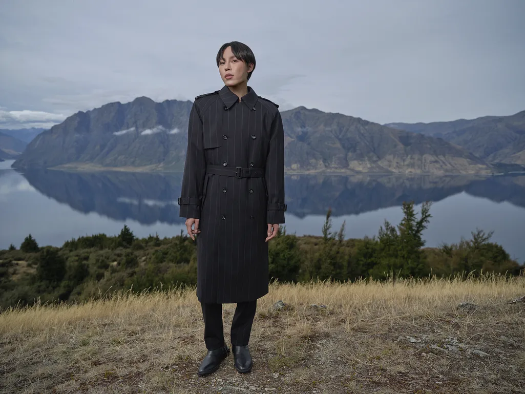 紐西蘭航空發表全新制服：大膽展現奧特亞羅瓦文化、藝術與創意的慶典：The Wrap Around – 風衣外套