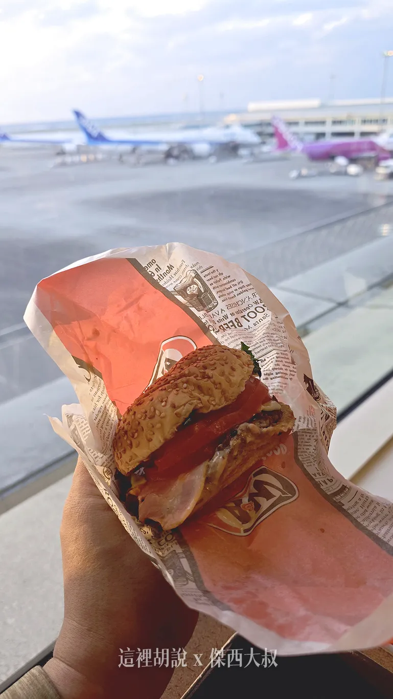 沖繩特有速食店 AW 麥根沙士喝到飽 那霸機場/國際通：那霸機場分店