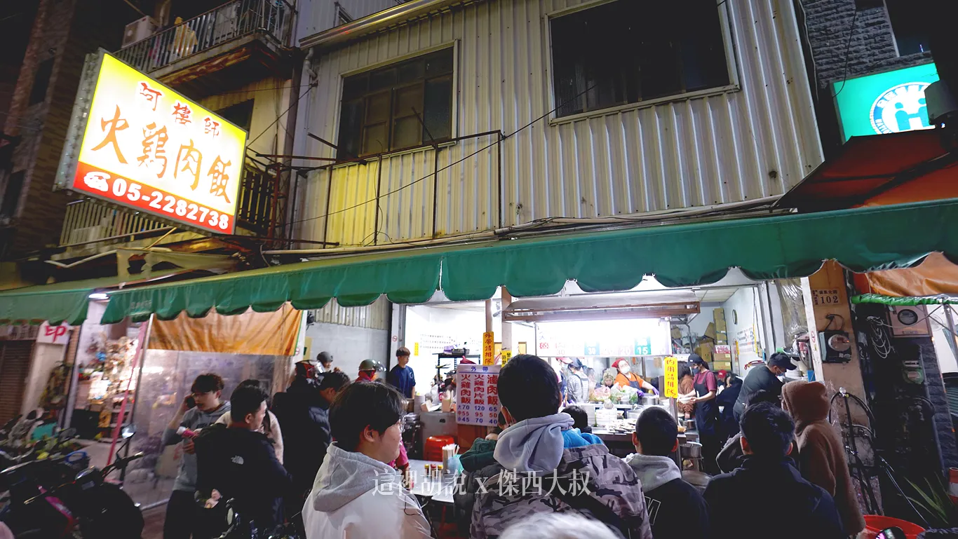 到店面就開始排隊，排隊隊伍有分成外帶跟內用兩條要注意一下