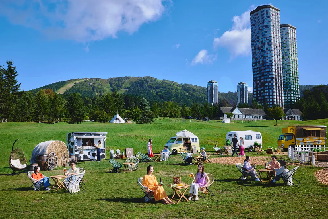 北海道星野【RISONARE Tomamu】以在地乳製品×精釀啤酒 享受北海道2025夏天！將舉辦「農場啤酒花園」活動 限定特別啤酒 - 這裡胡說 JL TALKS