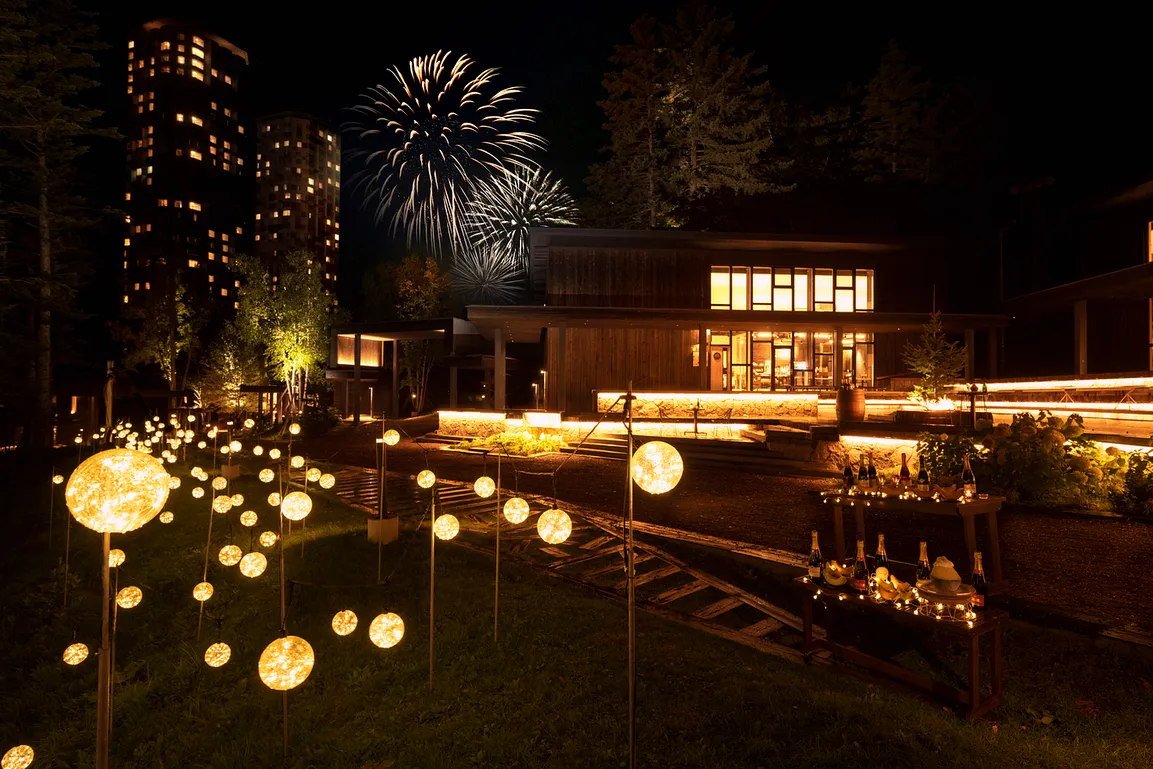 北海道【星野TOMAMU度假村】在2025夏夜裡,將舉辦能夠享受當季哈密瓜與香檳奢華搭配的「哈密瓜香檳露台」:在點燈後的屋外,享受夏夜時光 北海道【星野TOMAMU度假村】在2025夏夜裡,將舉辦能夠享受當季哈密瓜與香檳奢華搭配的「哈密瓜香檳露台」:在點燈後的屋外,享受夏夜時光