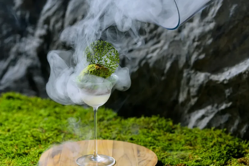 宛如真的苔蘚！全新推出「奧入瀨苔蘚聖代」，呈現出被夏日清涼霧氣包圍的苔蘚【奧入瀨溪流飯店 by 星野集團】 - 這裡胡說 JL TALKS
