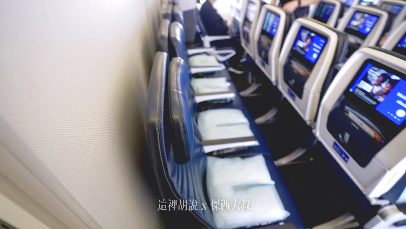 分區照片開箱：聯合航空 777-200 / 777-300 經濟艙：777-300（77W）