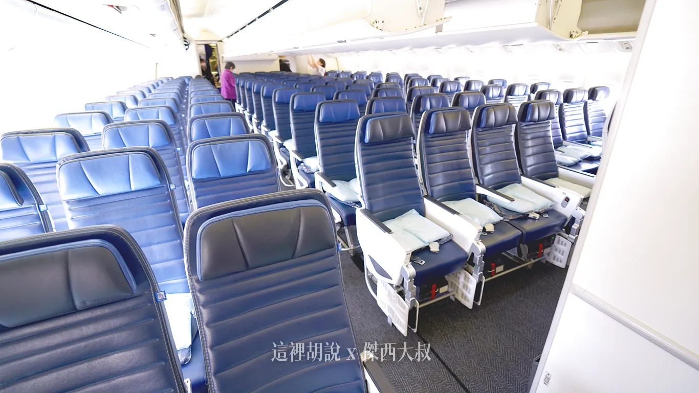分區照片開箱：聯合航空 777-200 / 777-300 經濟艙：777-300（77W）