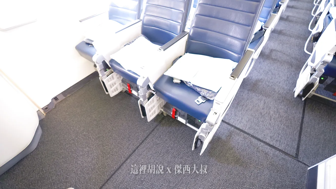 分區照片開箱：聯合航空 777-200 / 777-300 經濟艙：777-300（77W）