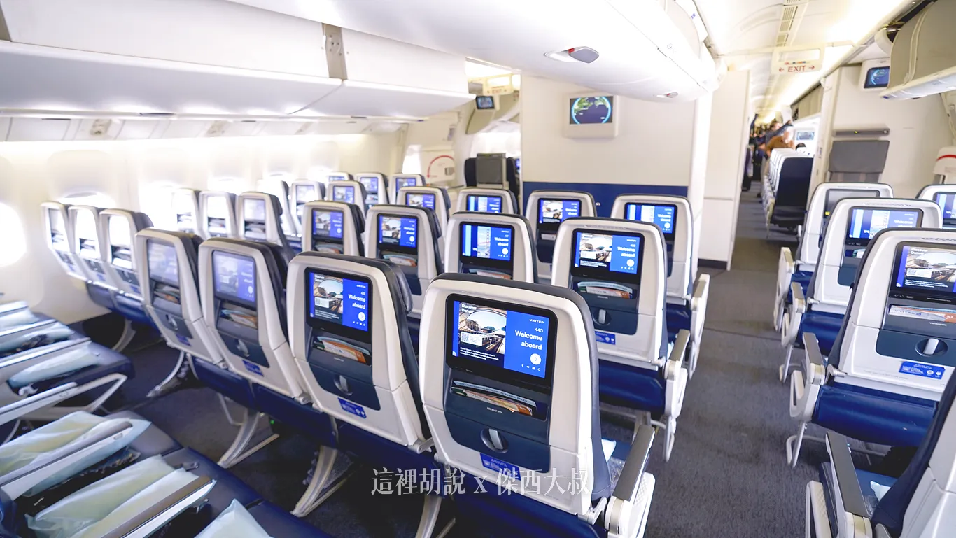 分區照片開箱：聯合航空 777-200 / 777-300 經濟艙：777-300（77W）