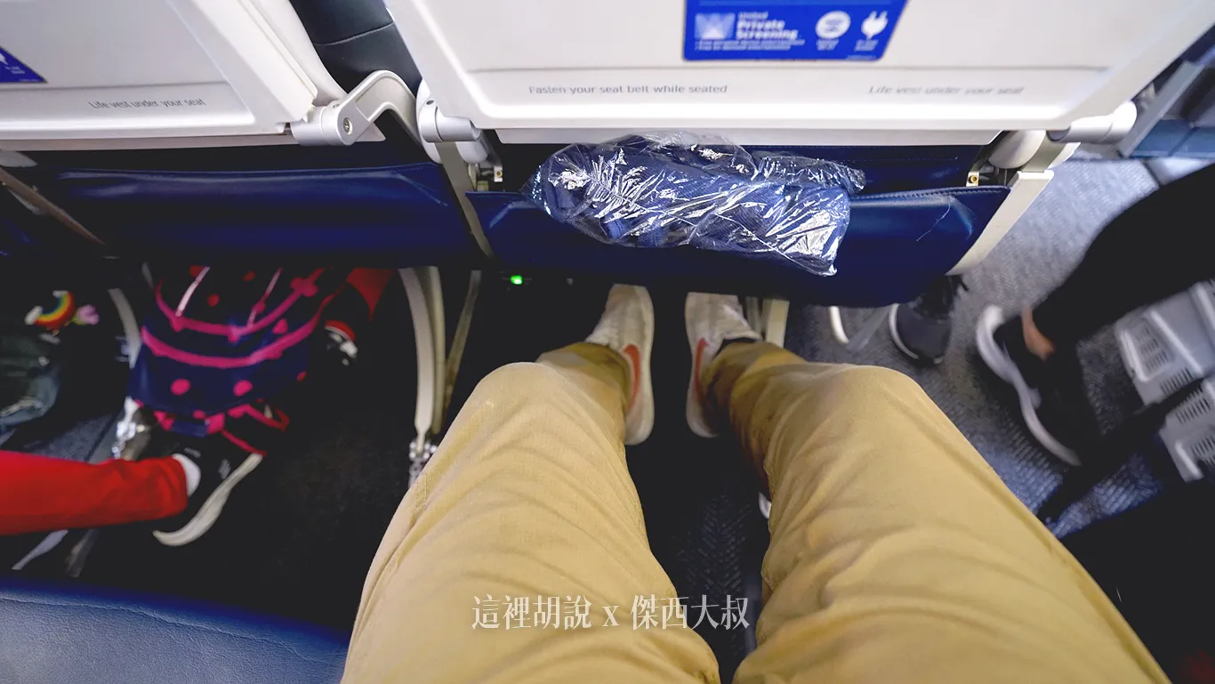 分區照片開箱：聯合航空 777-200 / 777-300 經濟艙：777-300（77W）