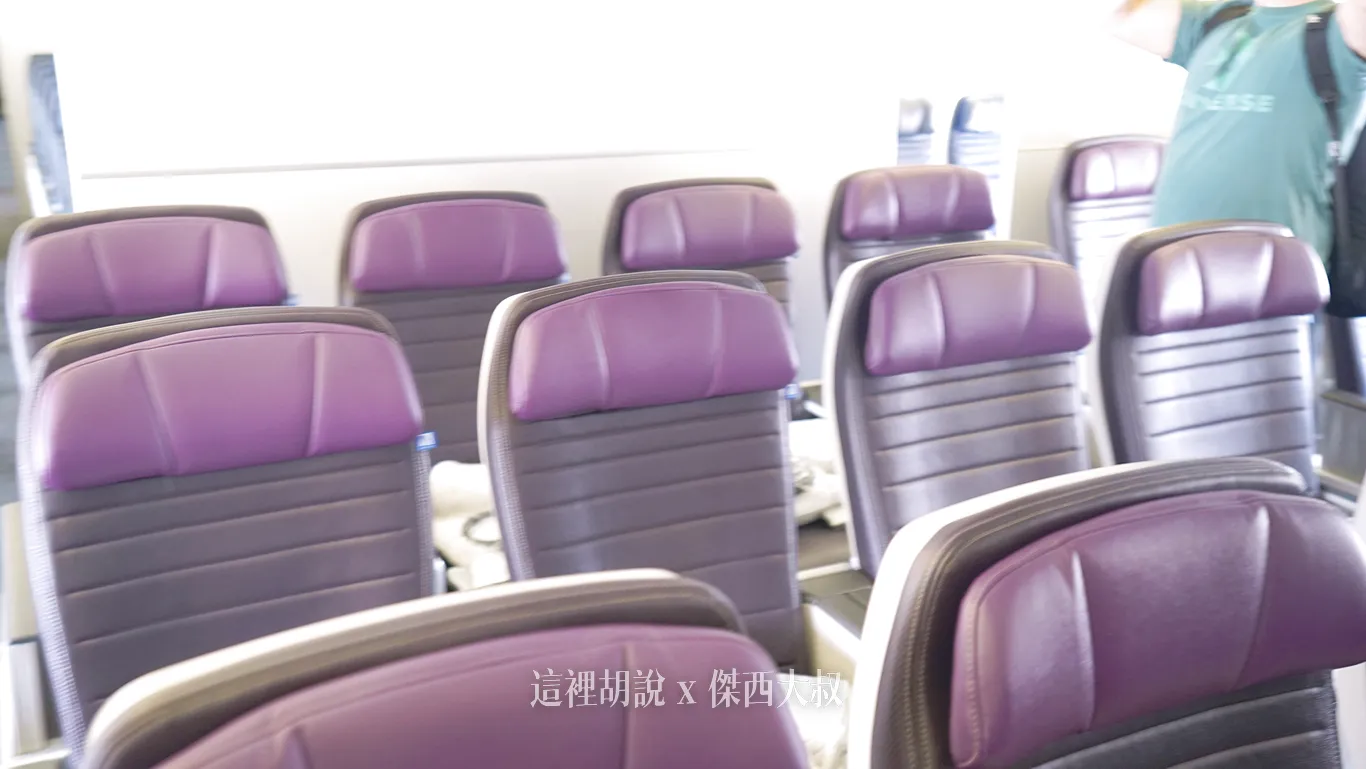 分區照片開箱：聯合航空 777-200 / 777-300 經濟艙：777-300（77W）
