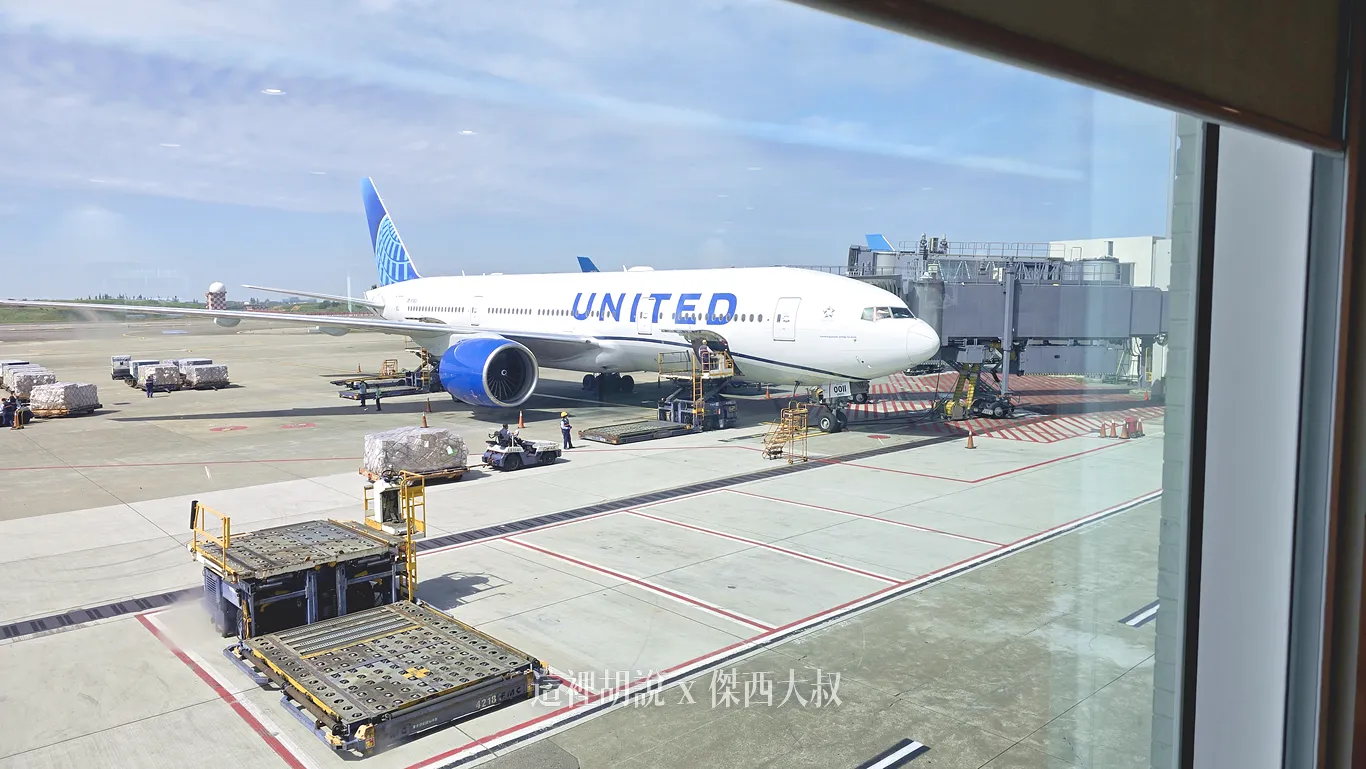 分區照片開箱：聯合航空 777-200 / 777-300 經濟艙 - 這裡胡說 JL TALKS