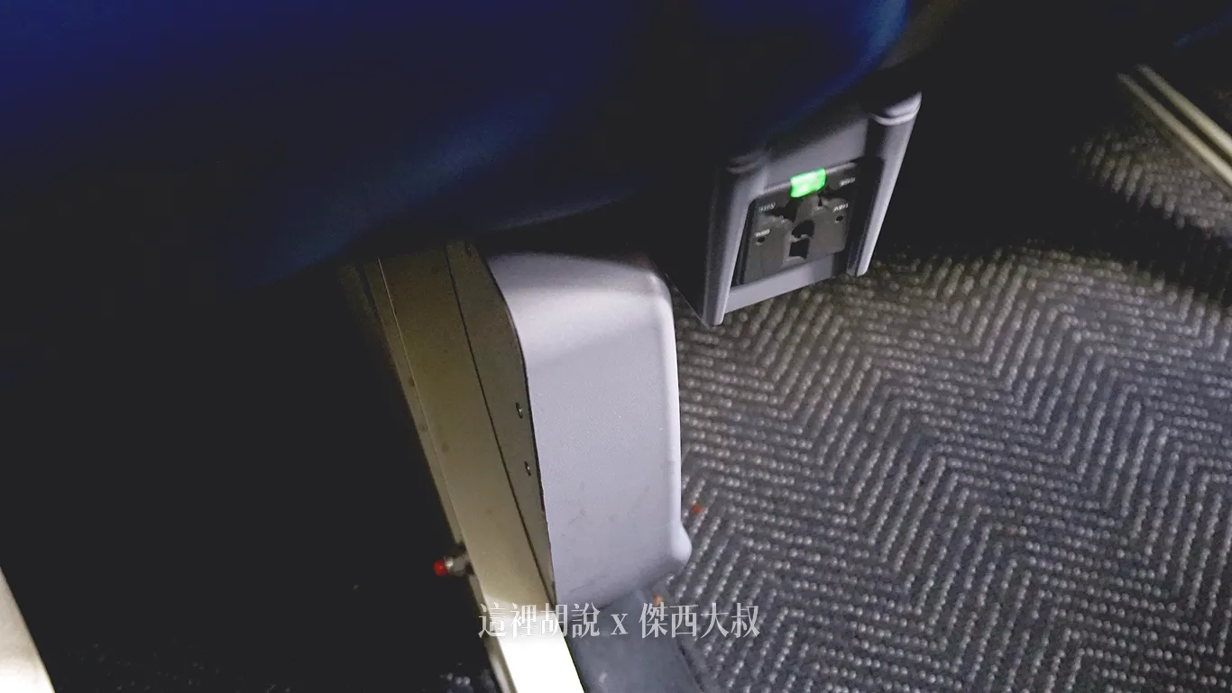 分區照片開箱：聯合航空 737-800 經濟艙 - 這裡胡說 JL TALKS