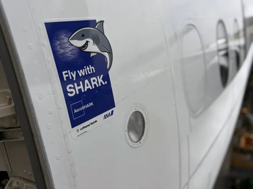 ANA 全日空成為全球首家於波音777貨機與客機同步採用節能 Riblet 仿生鯊魚皮薄膜技術的航空 - 這裡胡說 JL TALKS