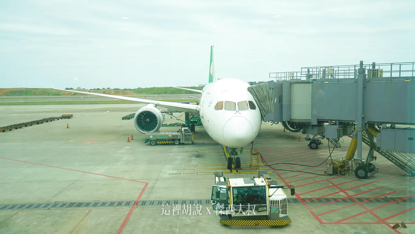 BR116/115 經濟艙飛行記錄 台北桃園-北海道新千歲CTS 長榮航空 787-10 2025 - 這裡胡說 JL TALKS