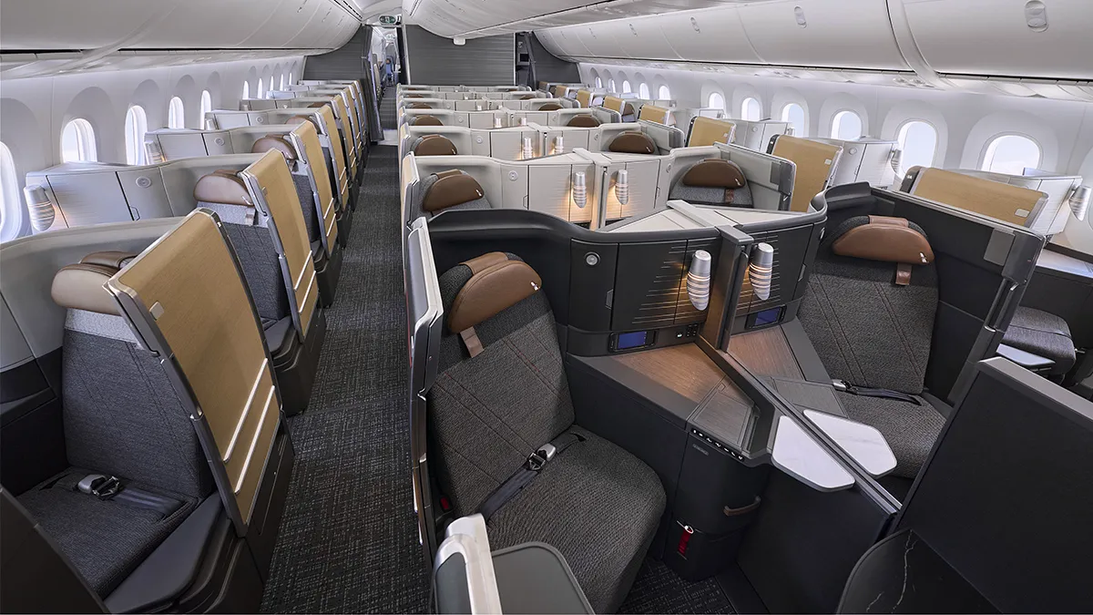 搭乘Flagship Suite®尊爵套房的旅客，將享有更多個人空間與獨特的躺椅式設計，全面沉浸於舒適體驗中