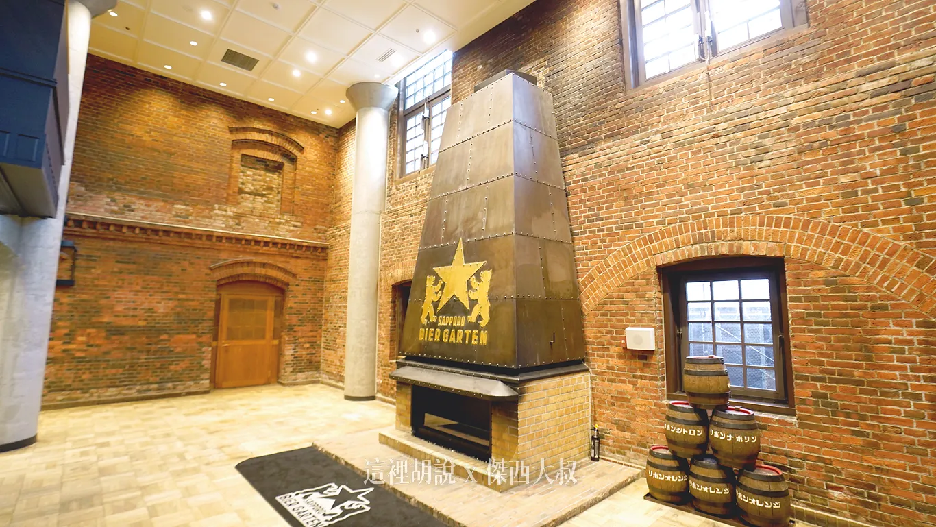 進入之後主餐廳位於二樓，要搭電梯前往二樓整個建築還是保有開拓年代的風格
