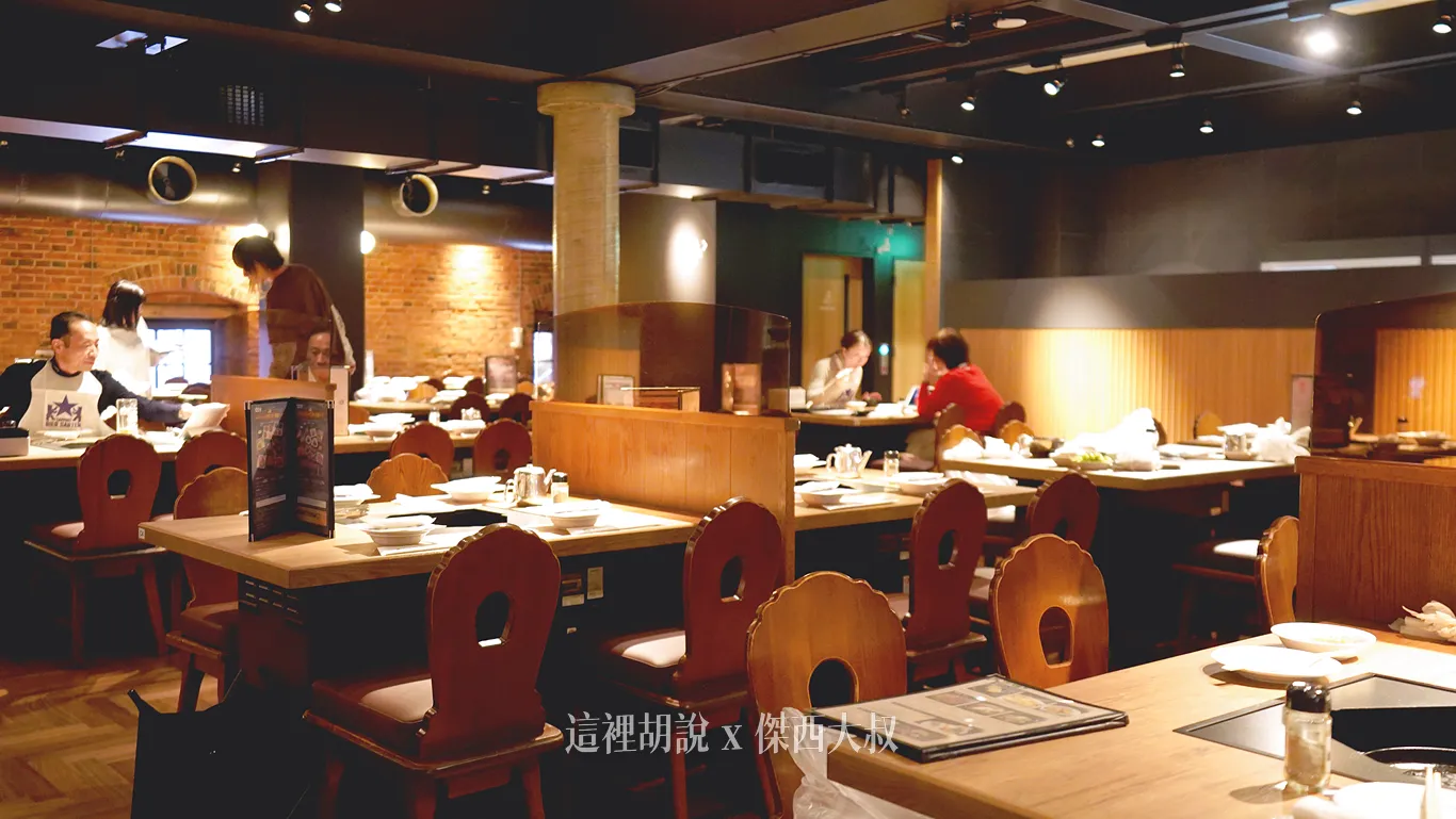 這是另外一邊的用餐區