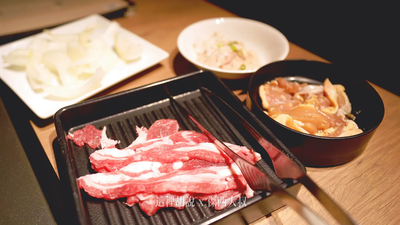 一開始來的標準肉盤，下方的就是羊肉