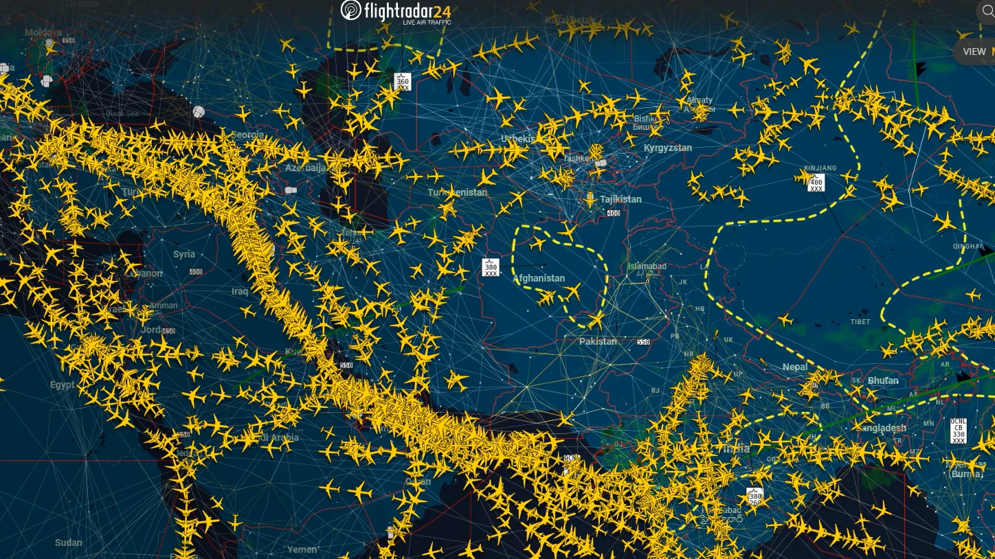 中間空出來的區域就是巴基斯坦 中間空出來的區域就是巴基斯坦