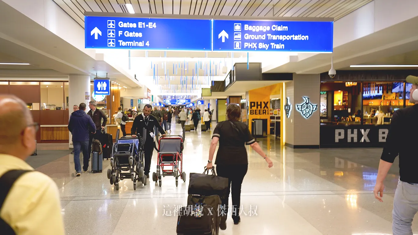 依照指示牌前往Baggage Claim
