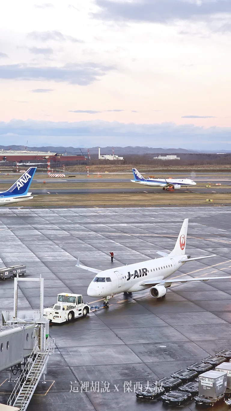空側作業 日本新千歲機場(CTS) 2024-11 除雪 除冰 雪地作業 - 這裡胡說 JL TALKS