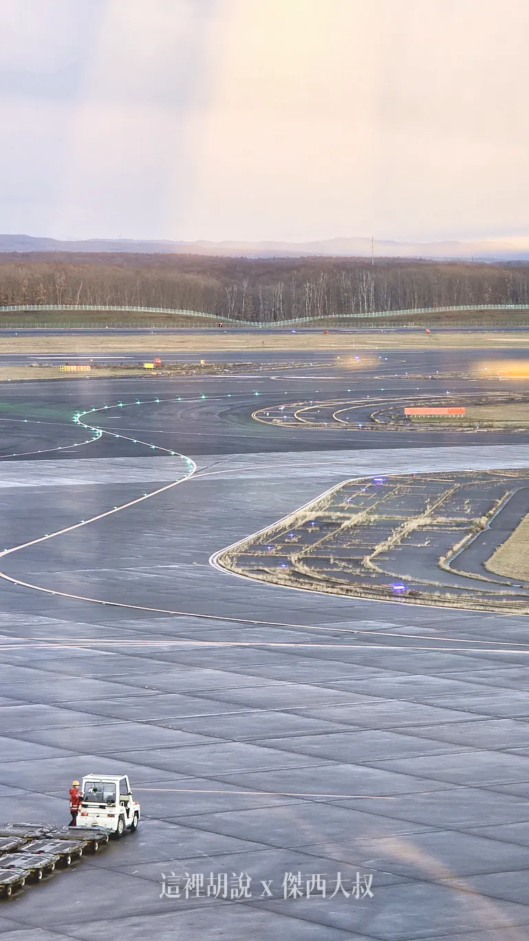 空側作業 日本新千歲機場(CTS) 2024-11 除雪 除冰 雪地作業 - 這裡胡說 JL TALKS