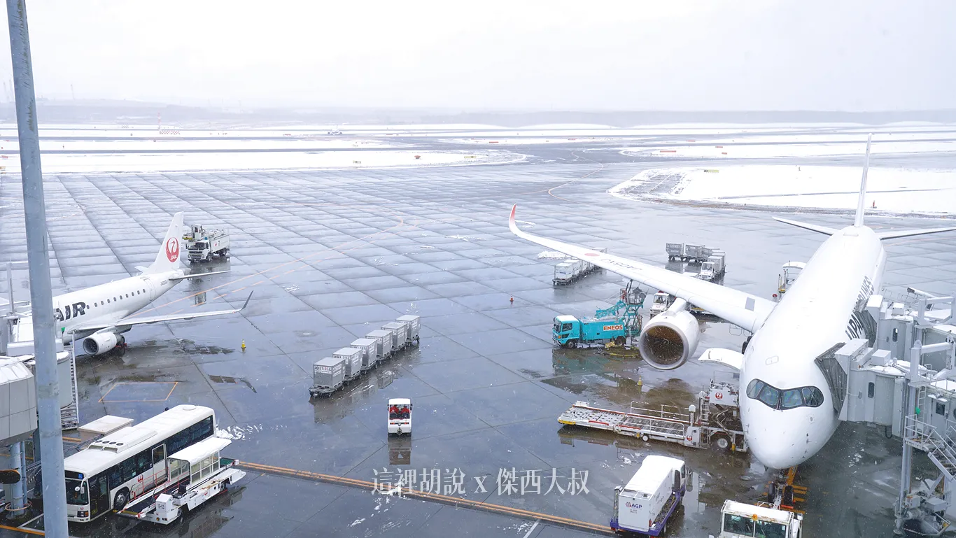 空側作業 日本新千歲機場(CTS) 2024-11 除雪 除冰 雪地作業 - 這裡胡說 JL TALKS