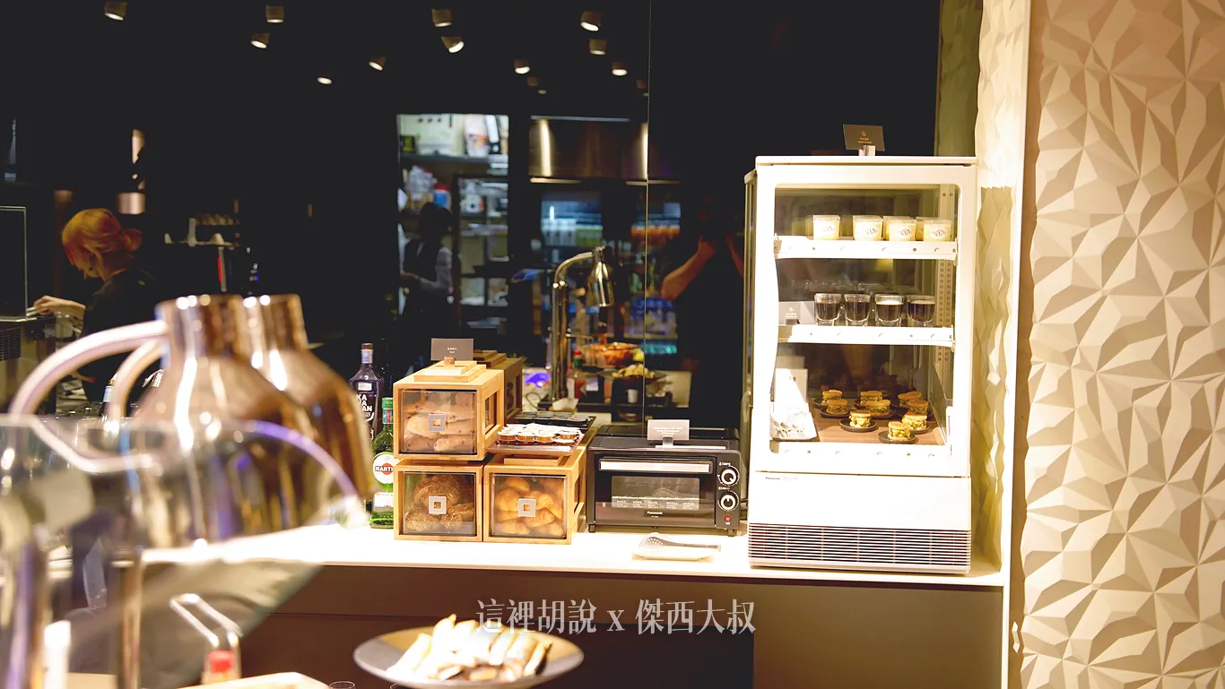 放置點心跟麵包的檯面 放置點心跟麵包的檯面