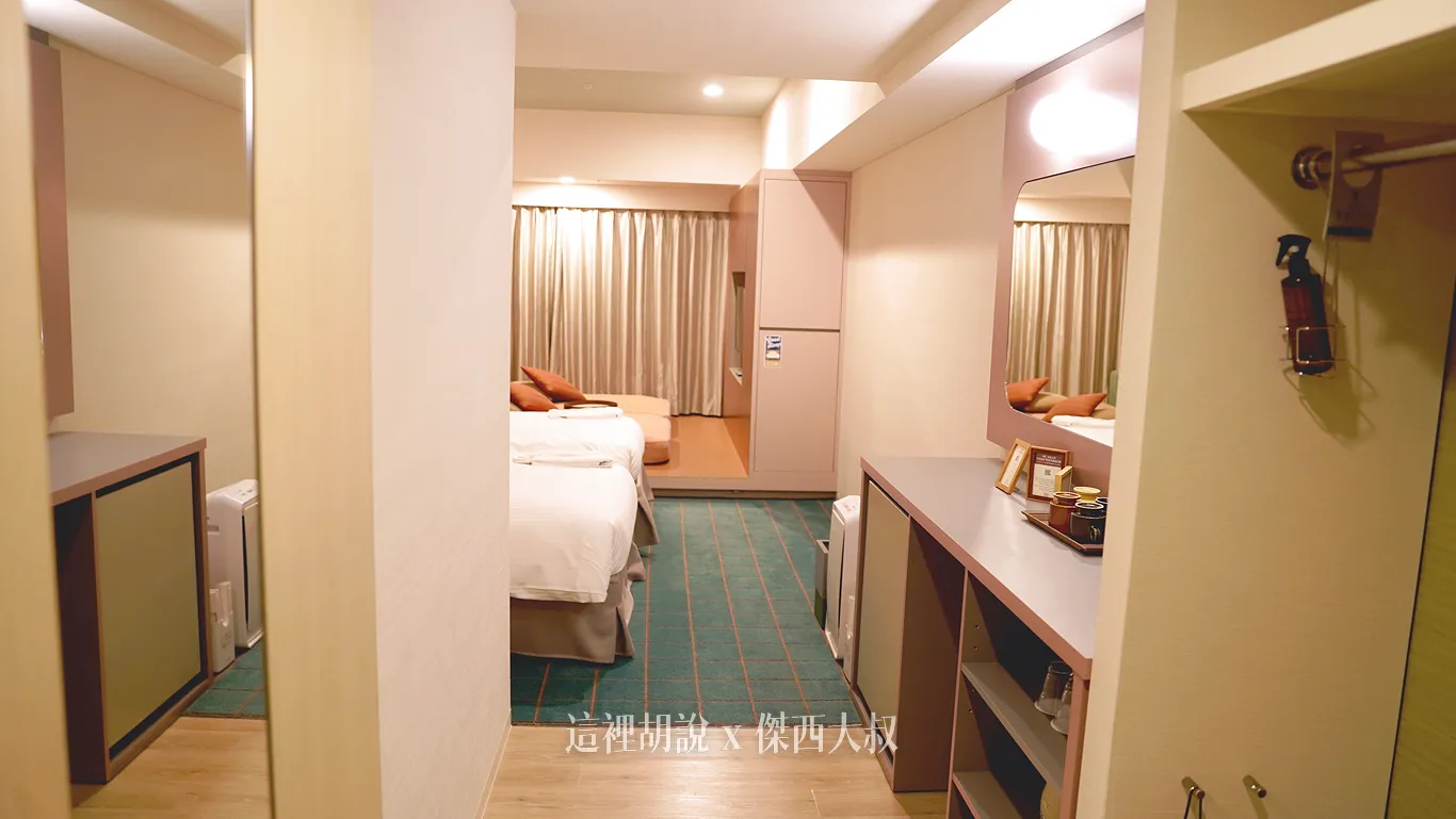 Upon entering the room, to one side is a large open closet, followed by a spacious vanity area Upon entering the room, to one side is a large open closet, followed by a spacious vanity area