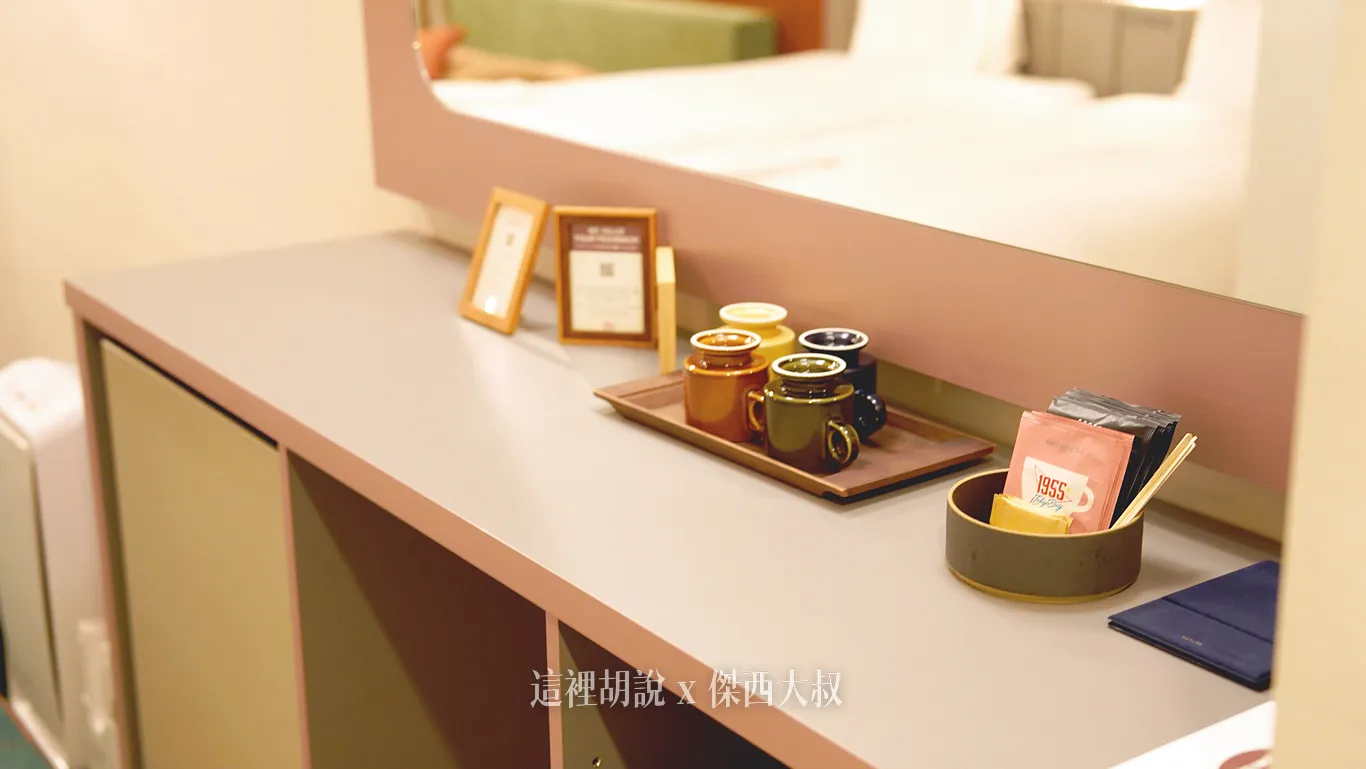 Since the room can accommodate up to four people, amenities are provided for four.The mugs are Japanese Smith Mino ware Since the room can accommodate up to four people, amenities are provided for four. The mugs are Japanese Smith Mino ware