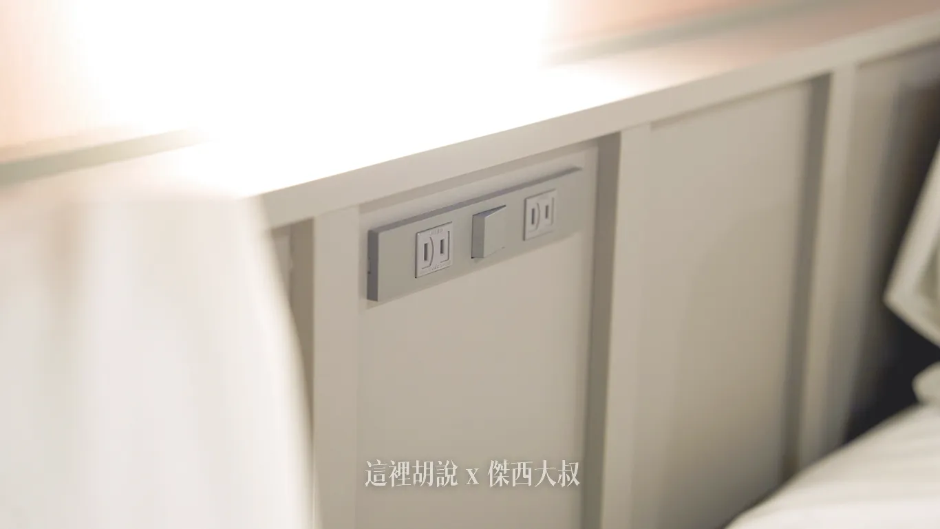 Control switches are located at the bedside of both the sleeping platform and the beds Control switches are located at the bedside of both the sleeping platform and the beds